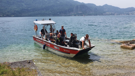 Taucheinsatz: Klippenspringer im Wolfgangsee vermisst